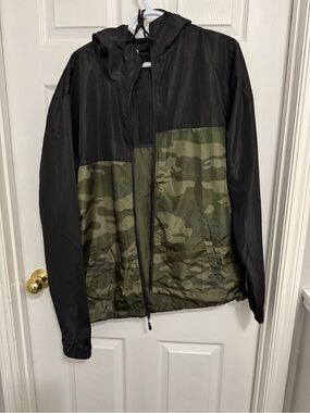 Men's Black & Olive Camo Hooded Windbreaker Jacket